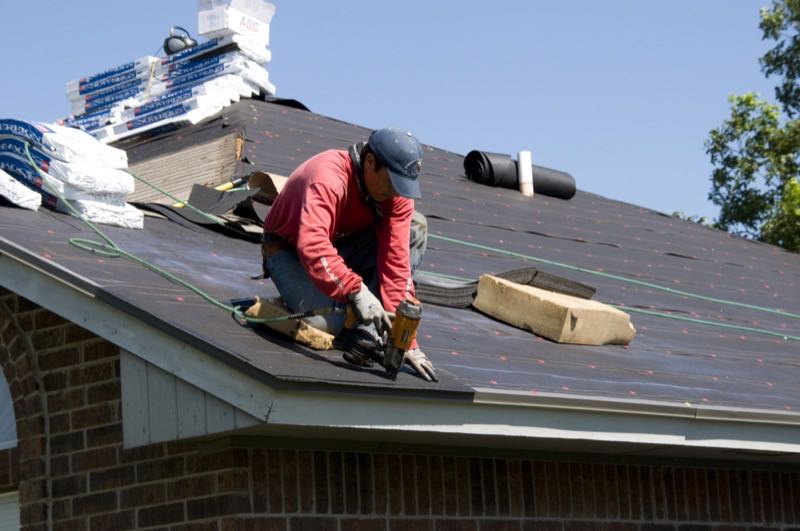 Maintenance Tips for Long-Lasting Roofs